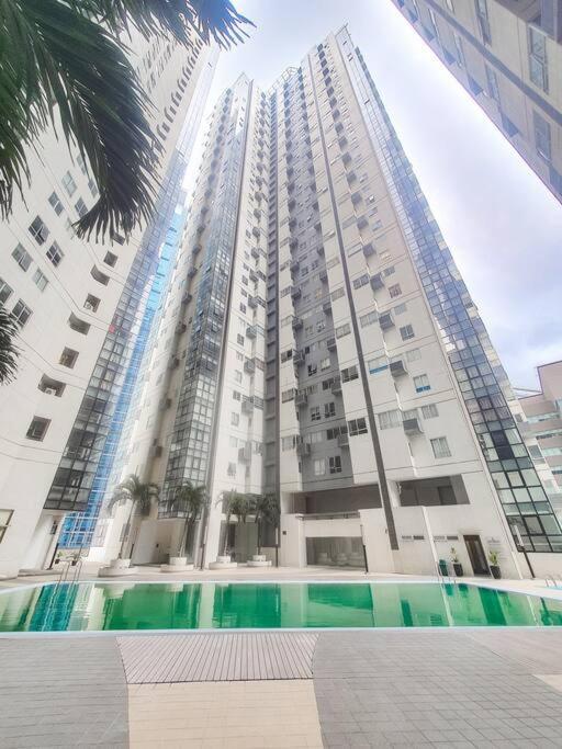 Bgc Taguig Cozy 2 Bedroom Loft, With Stunning Bgc Skyline View! Манила Екстериор снимка