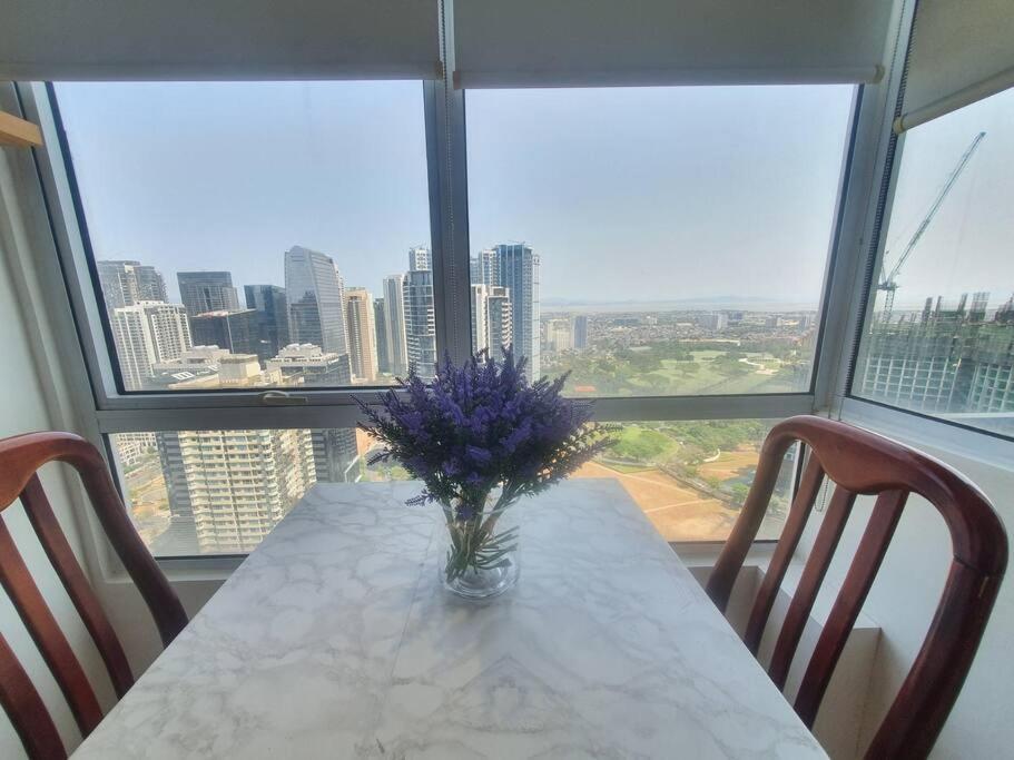 Bgc Taguig Cozy 2 Bedroom Loft, With Stunning Bgc Skyline View! Манила Екстериор снимка